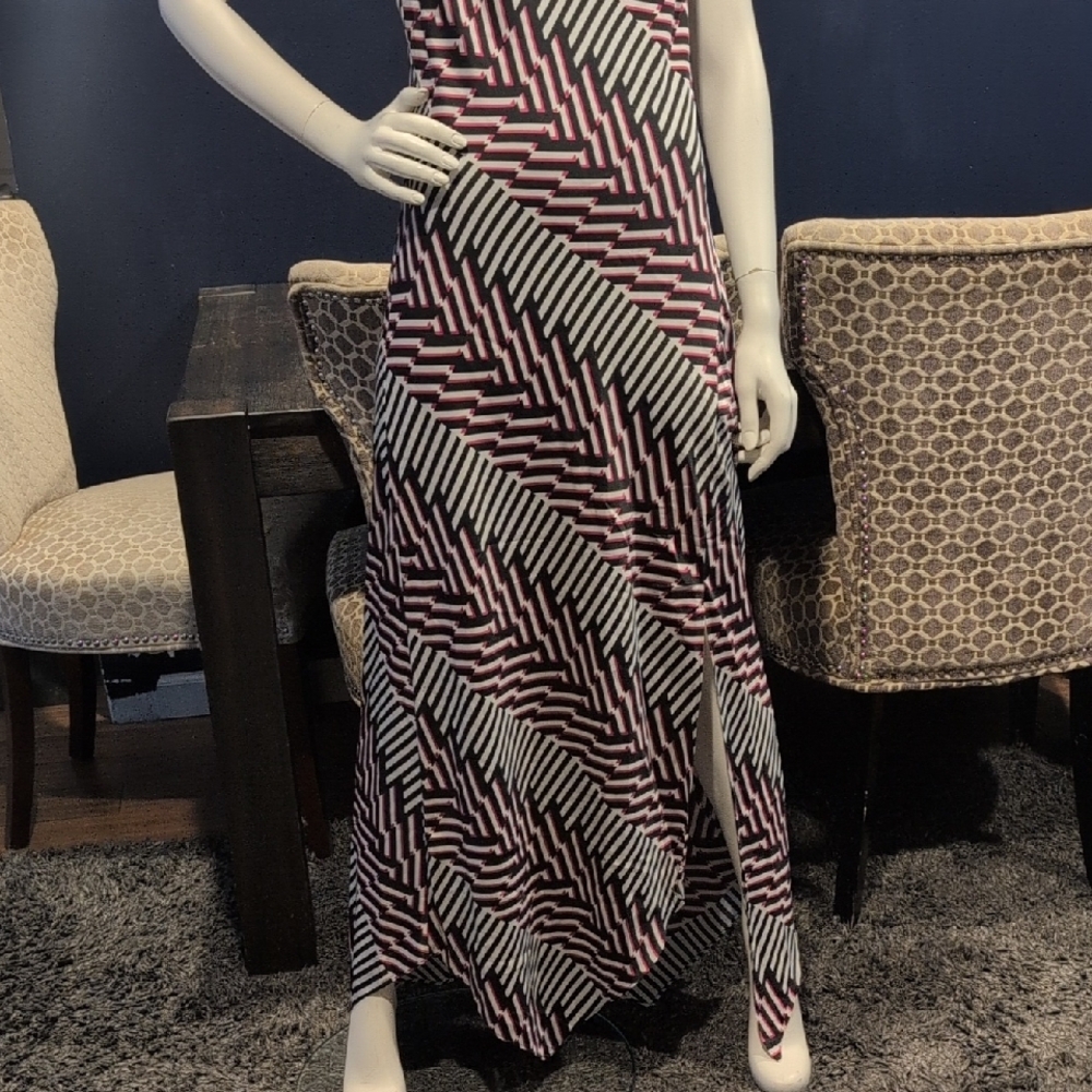 Express Strapless Dress with Geometric Pattern - Picture 3 of 4